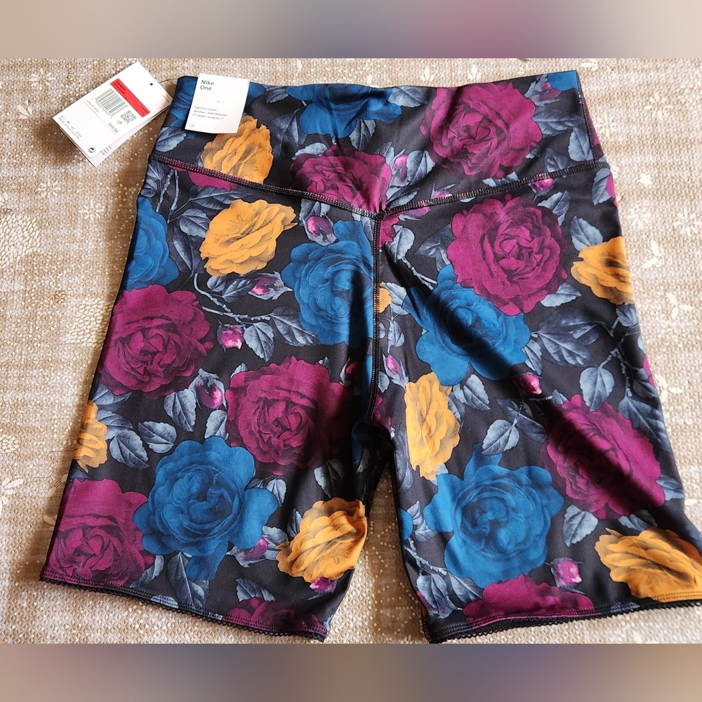 Nike Women's One lcon Shorts. - Picture 3 of 13